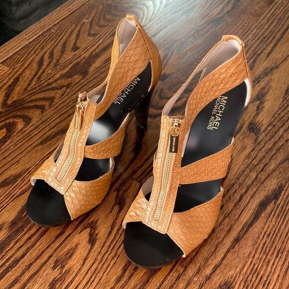 Michael Kors Women’s 9.5 Berkley T Strap Peanut Embossed Sandal Zip Up - Picture 1 of 7